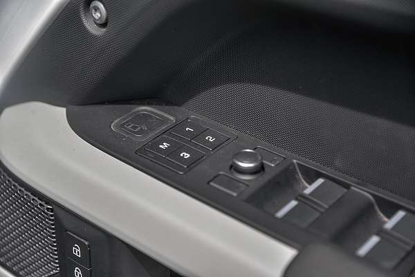 2020 Land Rover Defender 110 D240 SE L663