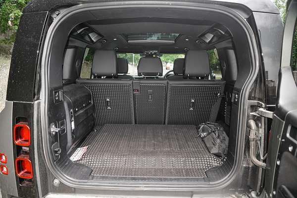 2024 Land Rover Defender 110 P400e X-Dynamic SE L663