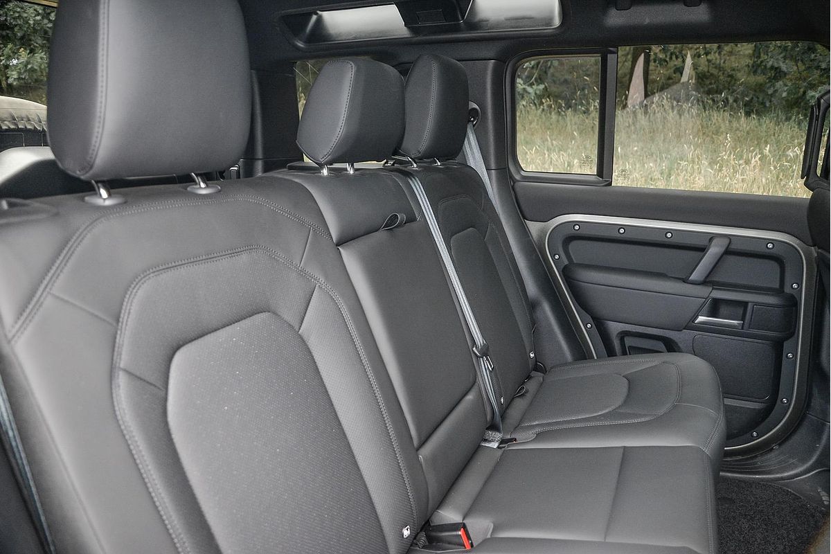 2024 Land Rover Defender 110 P400e X-Dynamic SE L663