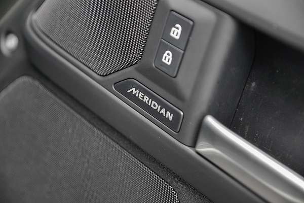 2024 Land Rover Defender 110 P400e X-Dynamic SE L663