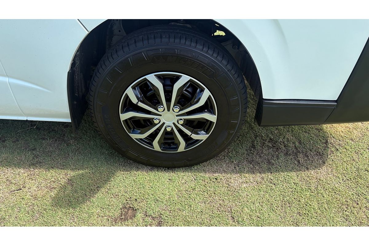 2011 Toyota HiAce Commuter TRH223R MY11 Upgrade