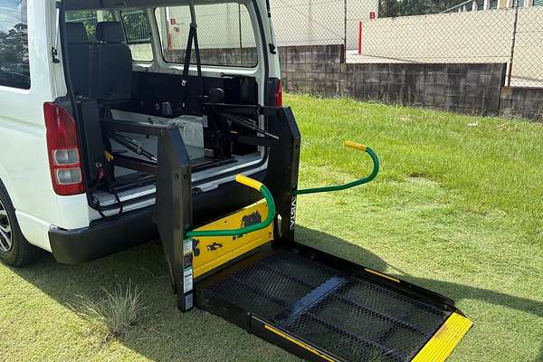 2011 Toyota HiAce Commuter TRH223R MY11 Upgrade