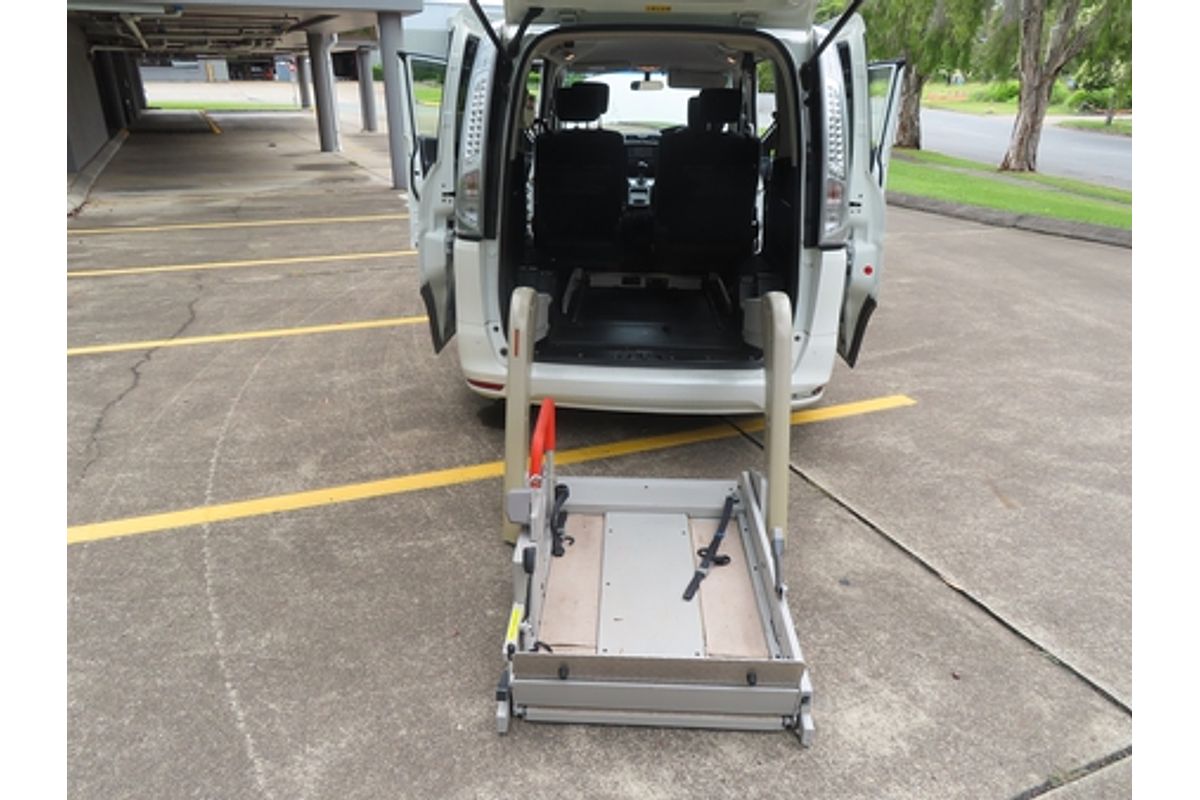 2014 Nissan SERENA C25 PEOPLE MOVER