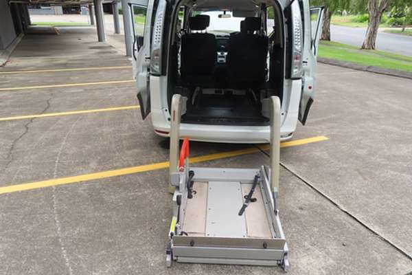 2014 Nissan SERENA C25 PEOPLE MOVER