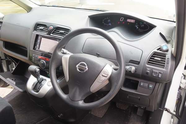 2014 Nissan SERENA C25 PEOPLE MOVER