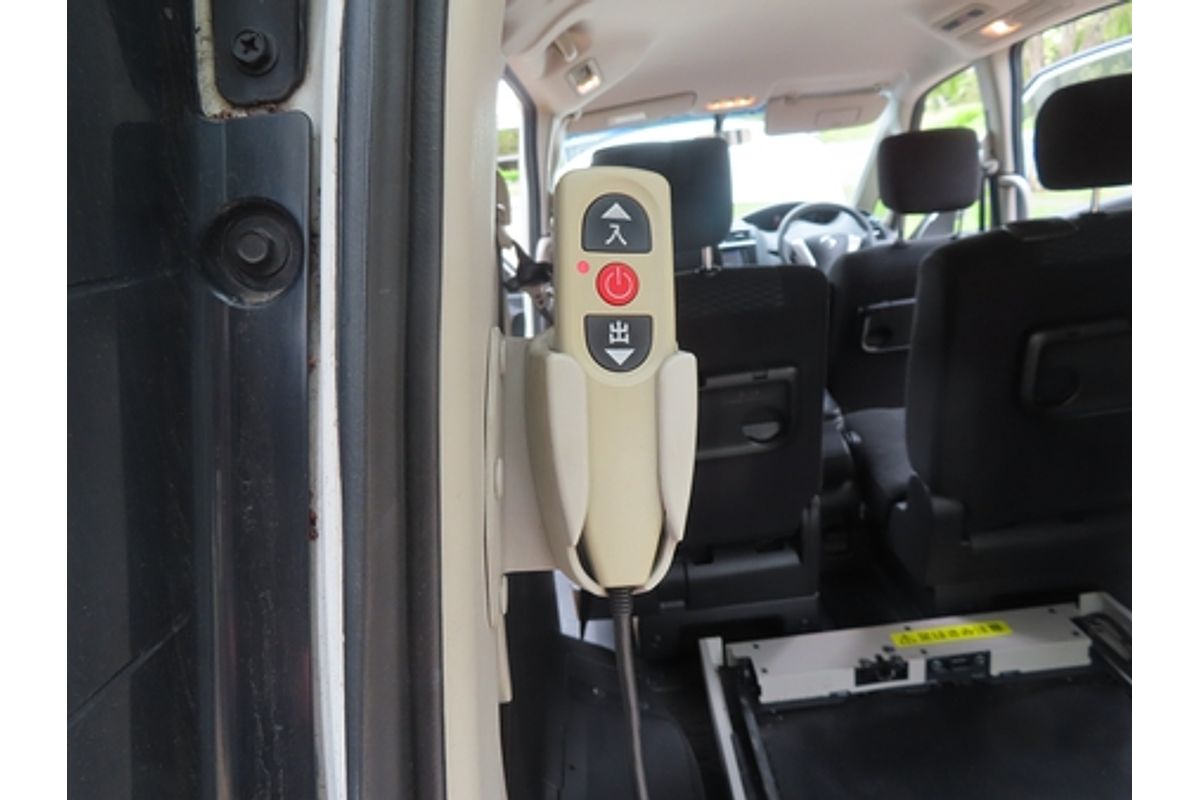 2014 Nissan SERENA C25 PEOPLE MOVER