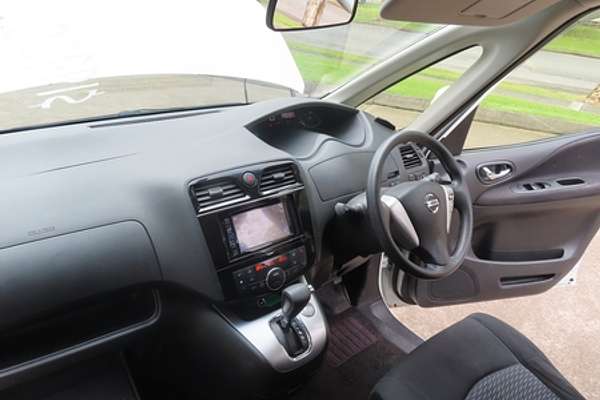 2014 Nissan SERENA C25 PEOPLE MOVER
