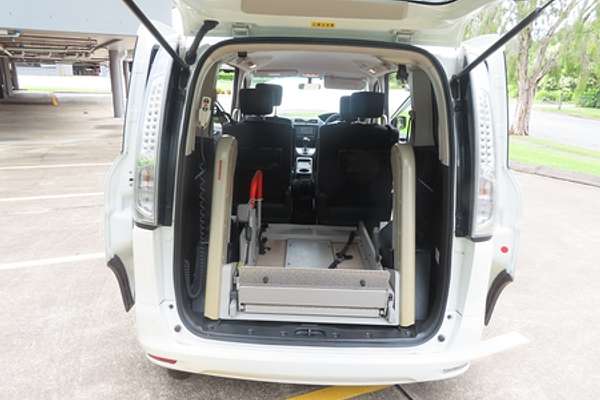 2014 Nissan SERENA C25 PEOPLE MOVER