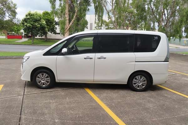 2014 Nissan SERENA C25 PEOPLE MOVER