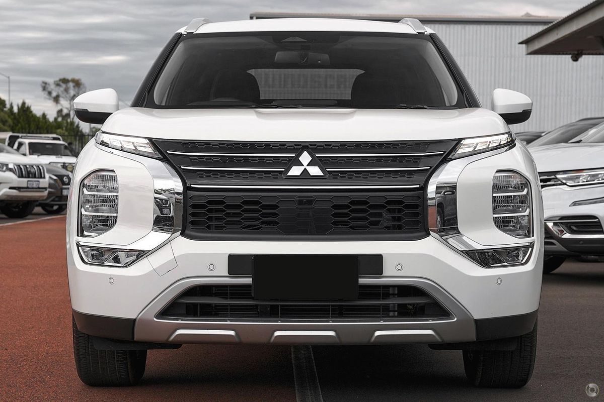 2024 Mitsubishi Outlander LS ZM