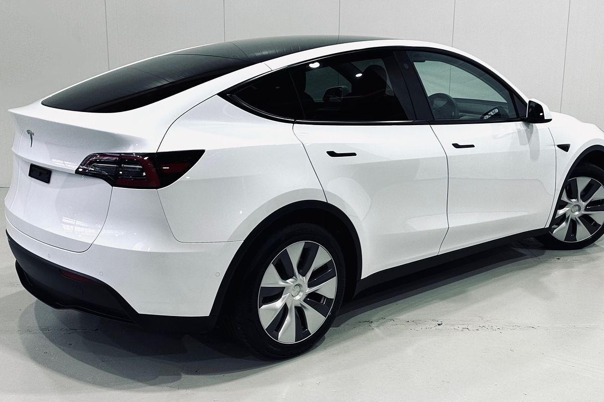 2023 Tesla Model Y Rear-Wheel Drive