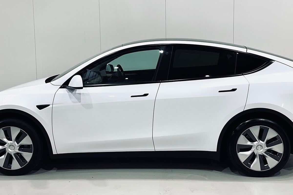 2023 Tesla Model Y Rear-Wheel Drive