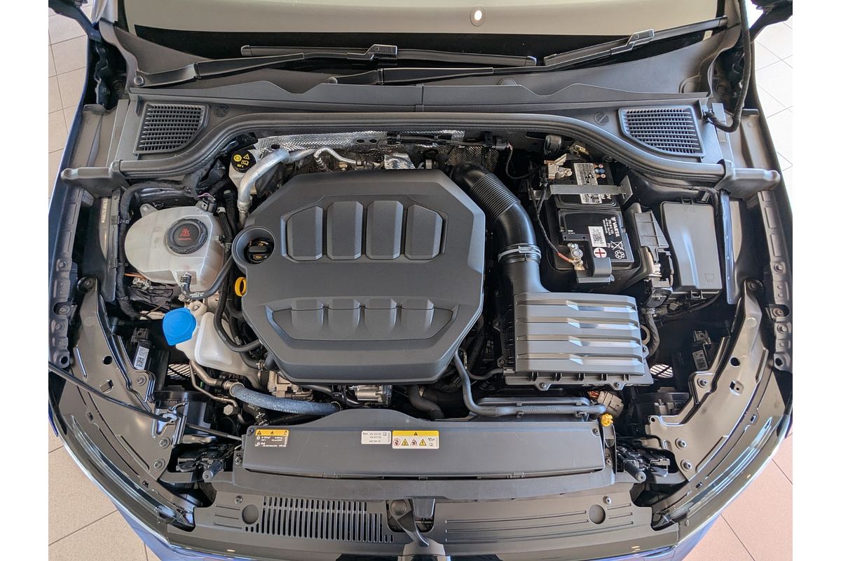 2022 Volkswagen Golf R 8