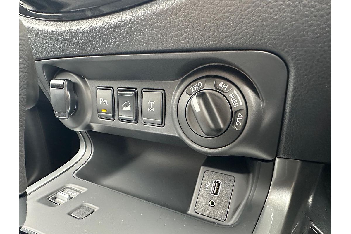 2024 Nissan Navara ST D23 4X4
