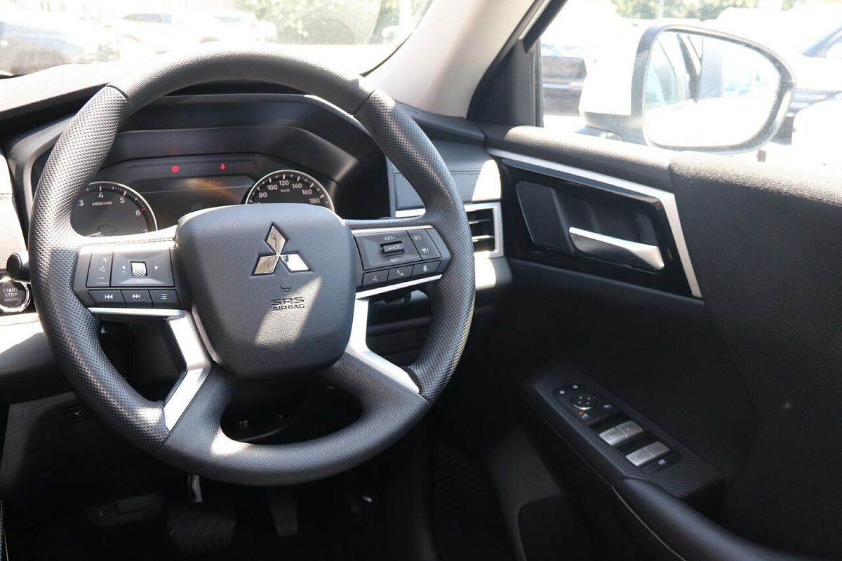 2024 Mitsubishi Outlander ES ZM