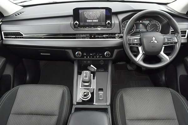 2023 Mitsubishi Outlander ES ZM