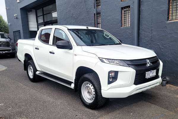 2022 Mitsubishi Triton GLX MR 4X4