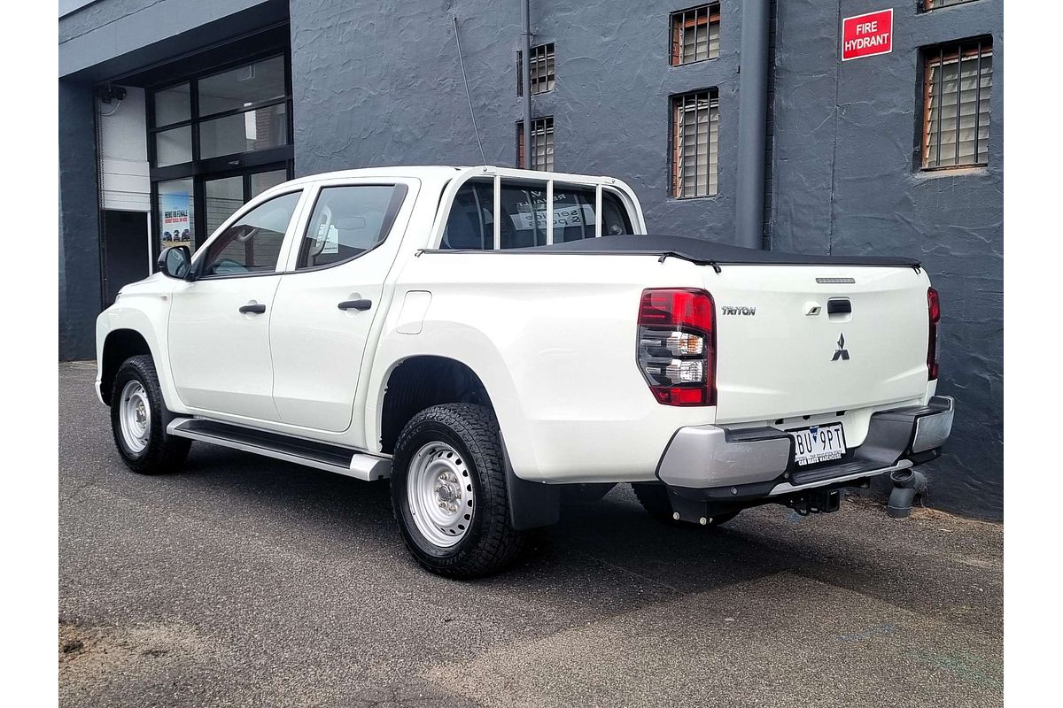 2022 Mitsubishi Triton GLX MR 4X4