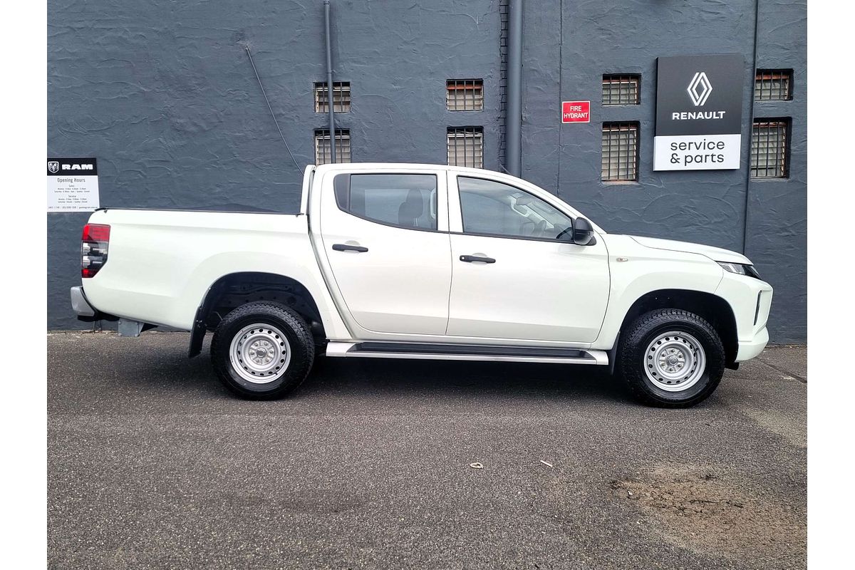 2022 Mitsubishi Triton GLX MR 4X4