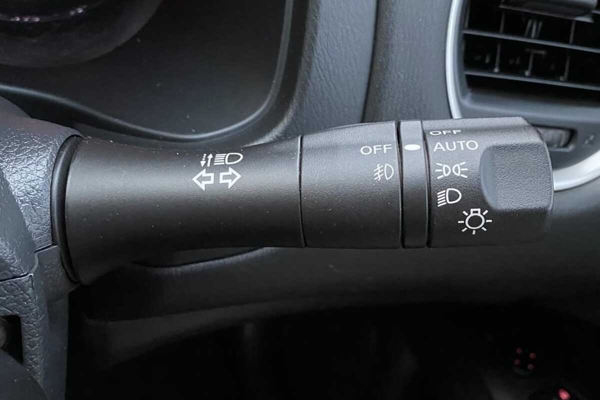 2014 Nissan PATHFINDER ST R52