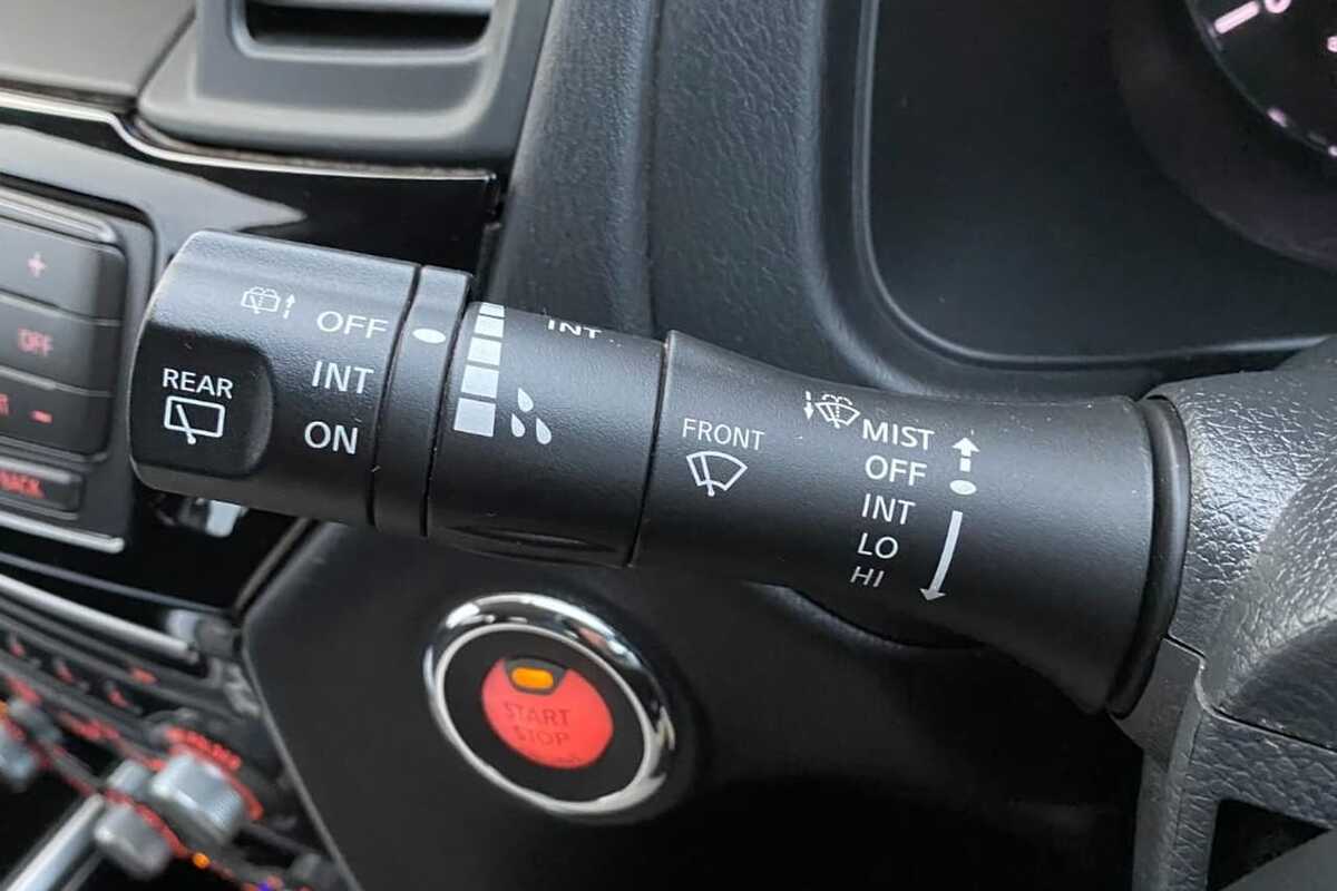 2014 Nissan PATHFINDER ST R52