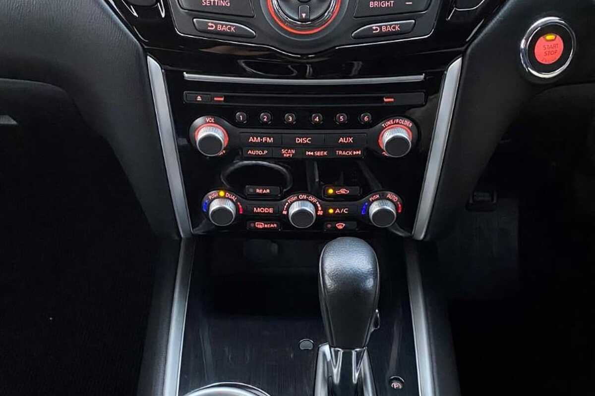 2014 Nissan PATHFINDER ST R52
