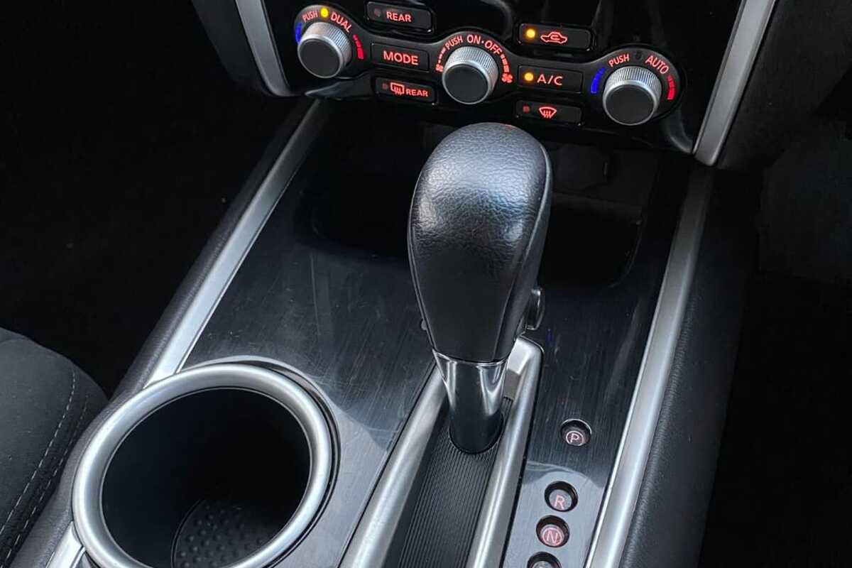 2014 Nissan PATHFINDER ST R52