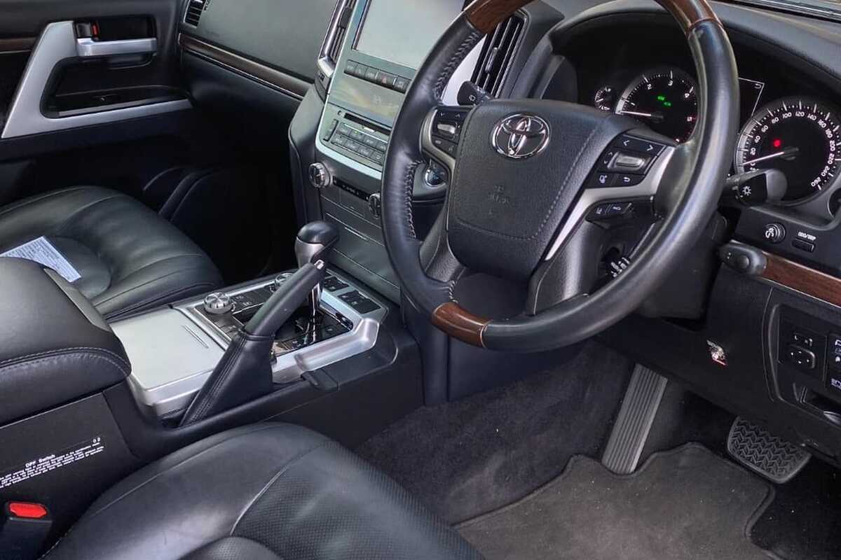 2017 Toyota LANDCRUISER Sahara VDJ200R