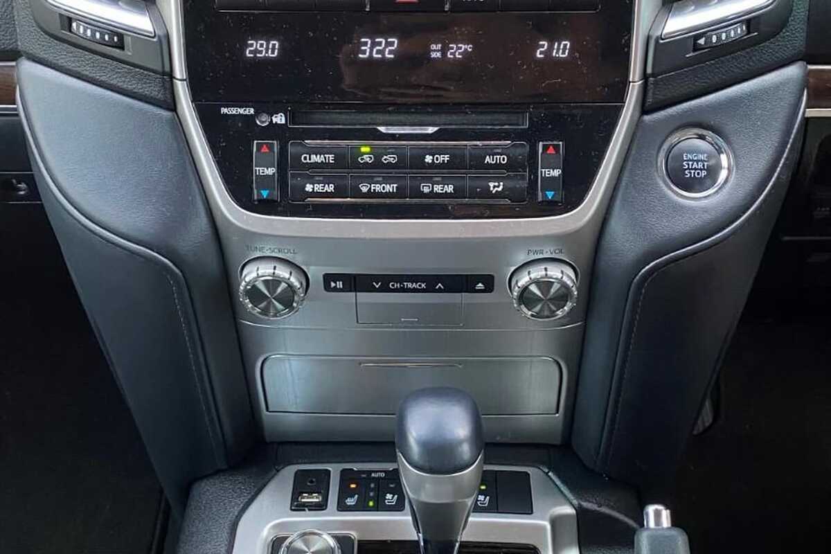 2017 Toyota LANDCRUISER Sahara VDJ200R