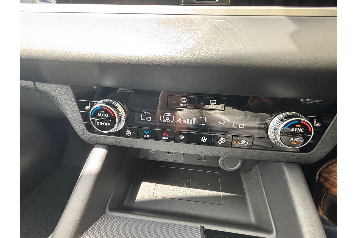 2024 Mitsubishi Outlander Exceed ZM