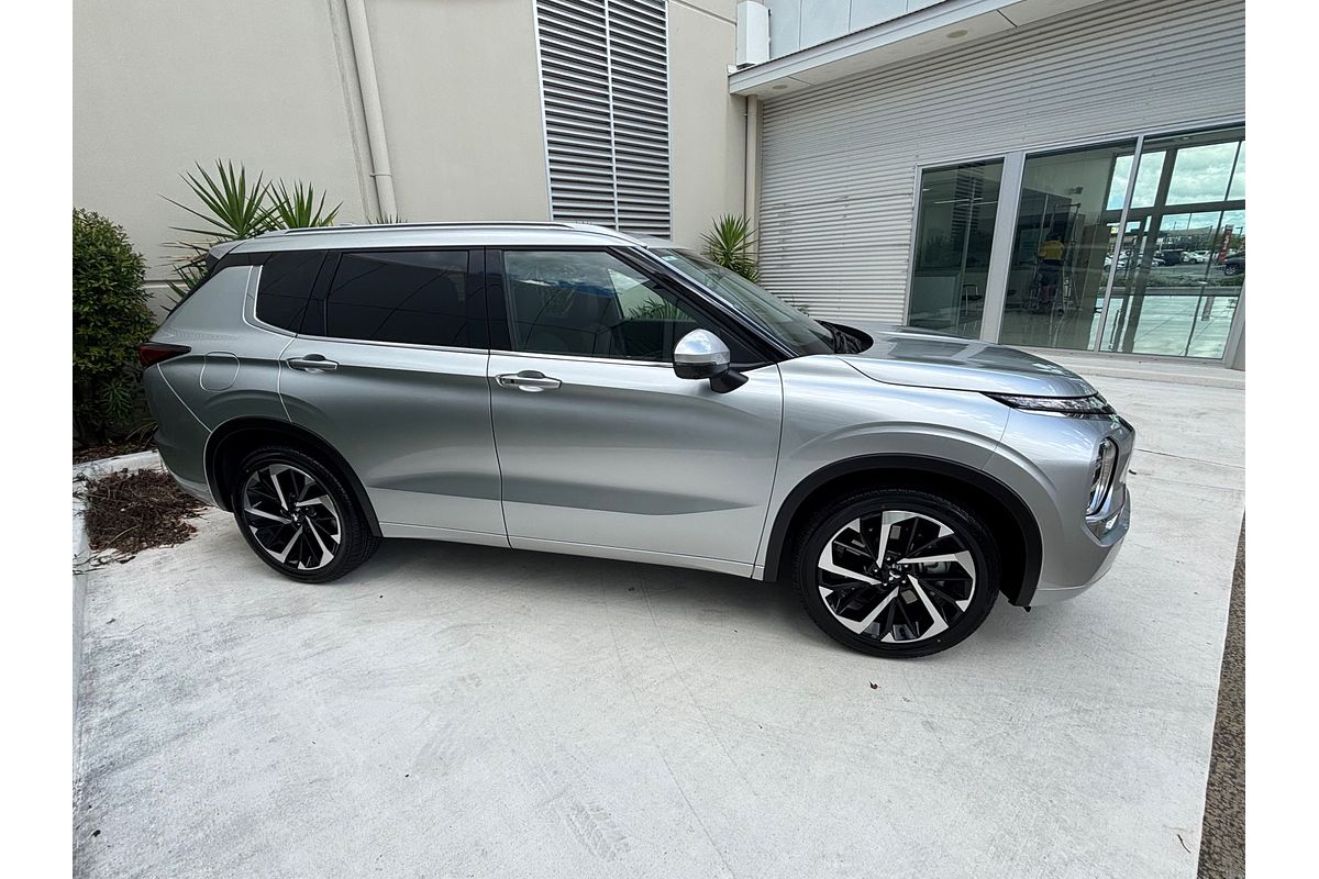 2024 Mitsubishi Outlander Exceed ZM