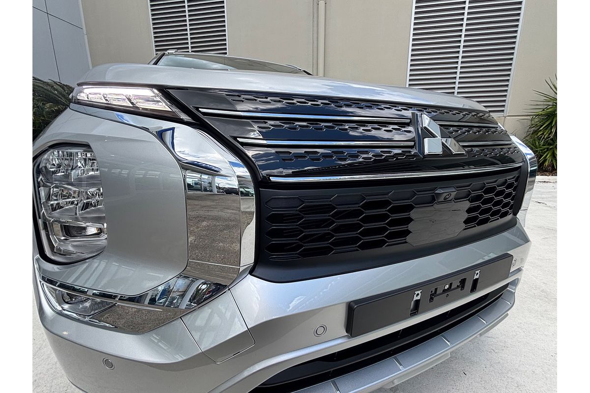 2024 Mitsubishi Outlander Exceed ZM