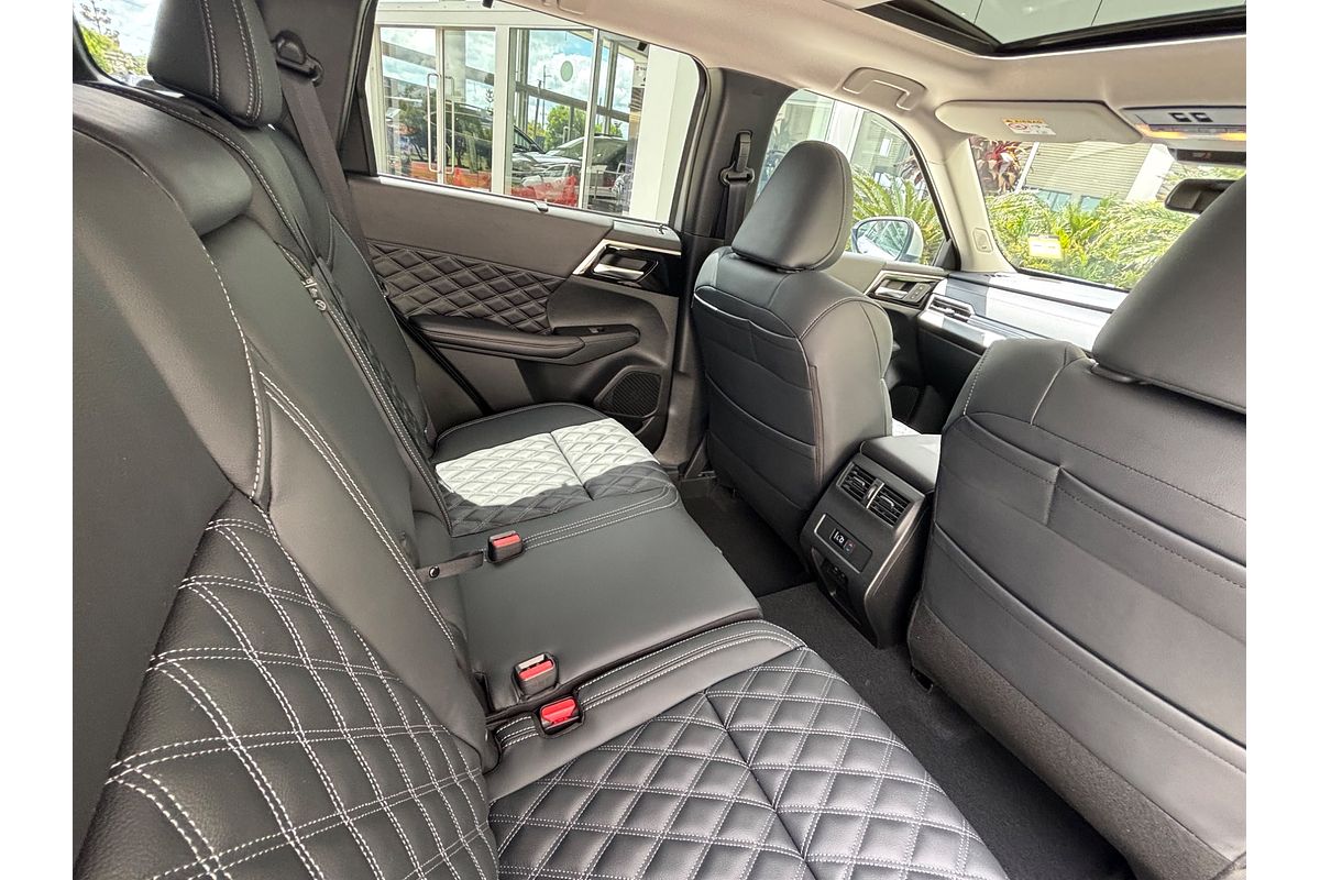 2024 Mitsubishi Outlander Exceed ZM