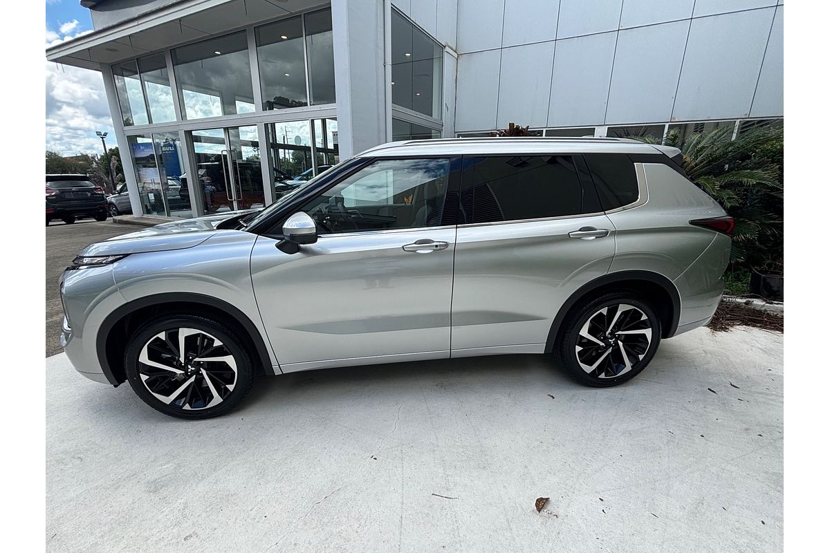 2024 Mitsubishi Outlander Exceed ZM
