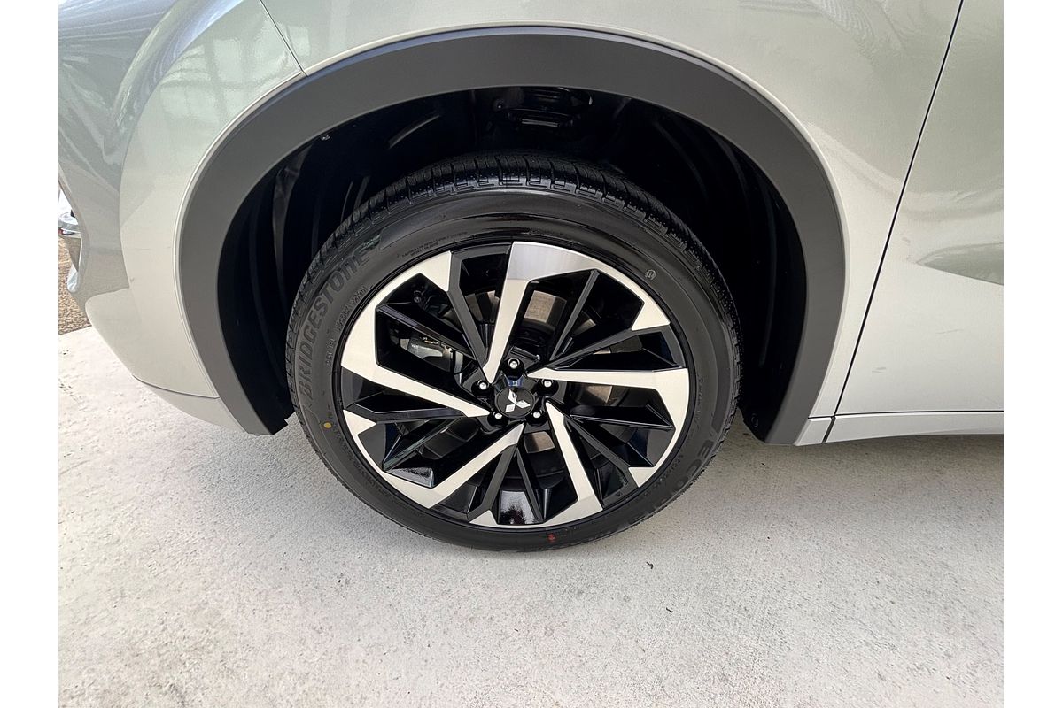 2024 Mitsubishi Outlander Exceed ZM