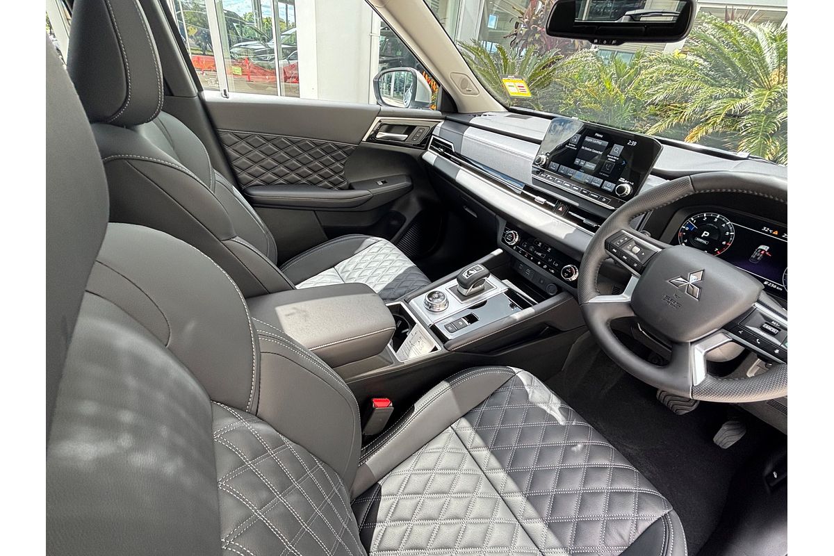 2024 Mitsubishi Outlander Exceed ZM