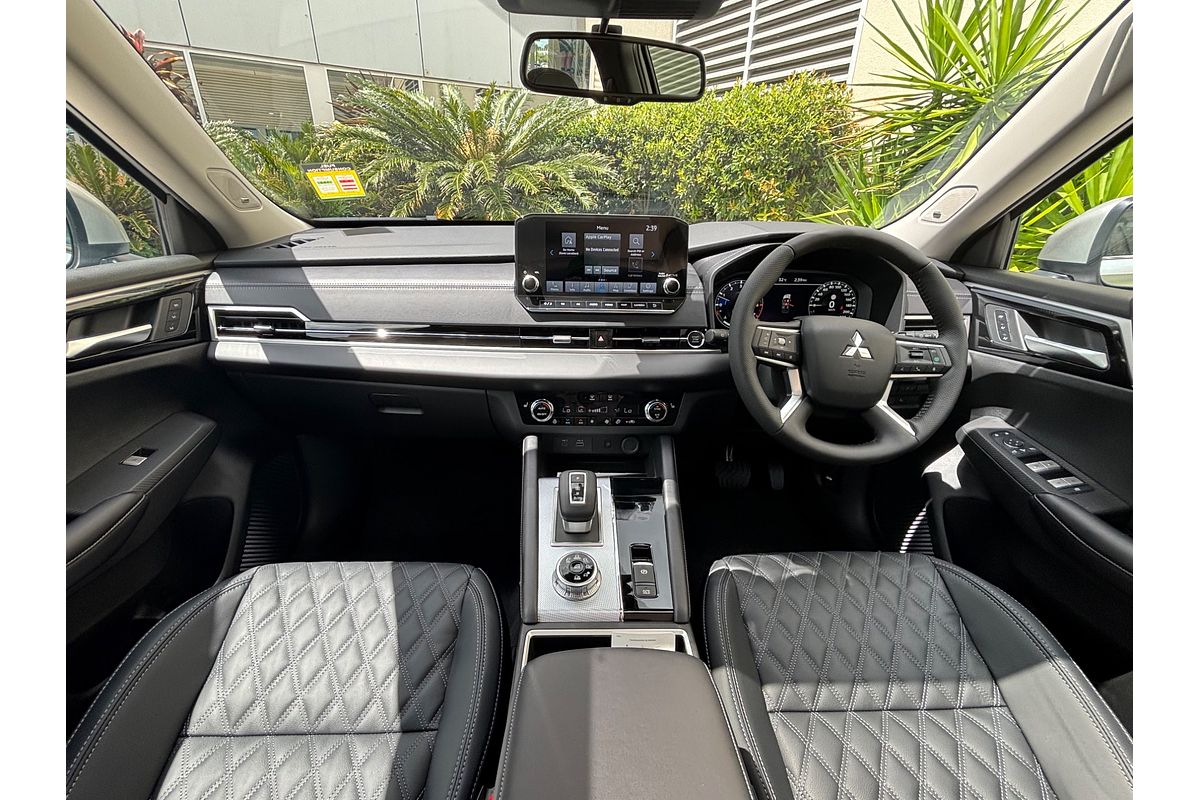 2024 Mitsubishi Outlander Exceed ZM