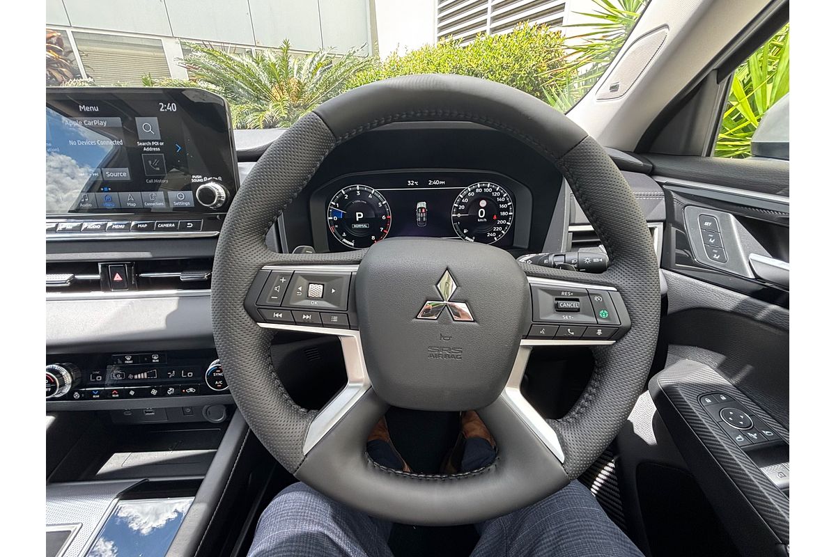 2024 Mitsubishi Outlander Exceed ZM