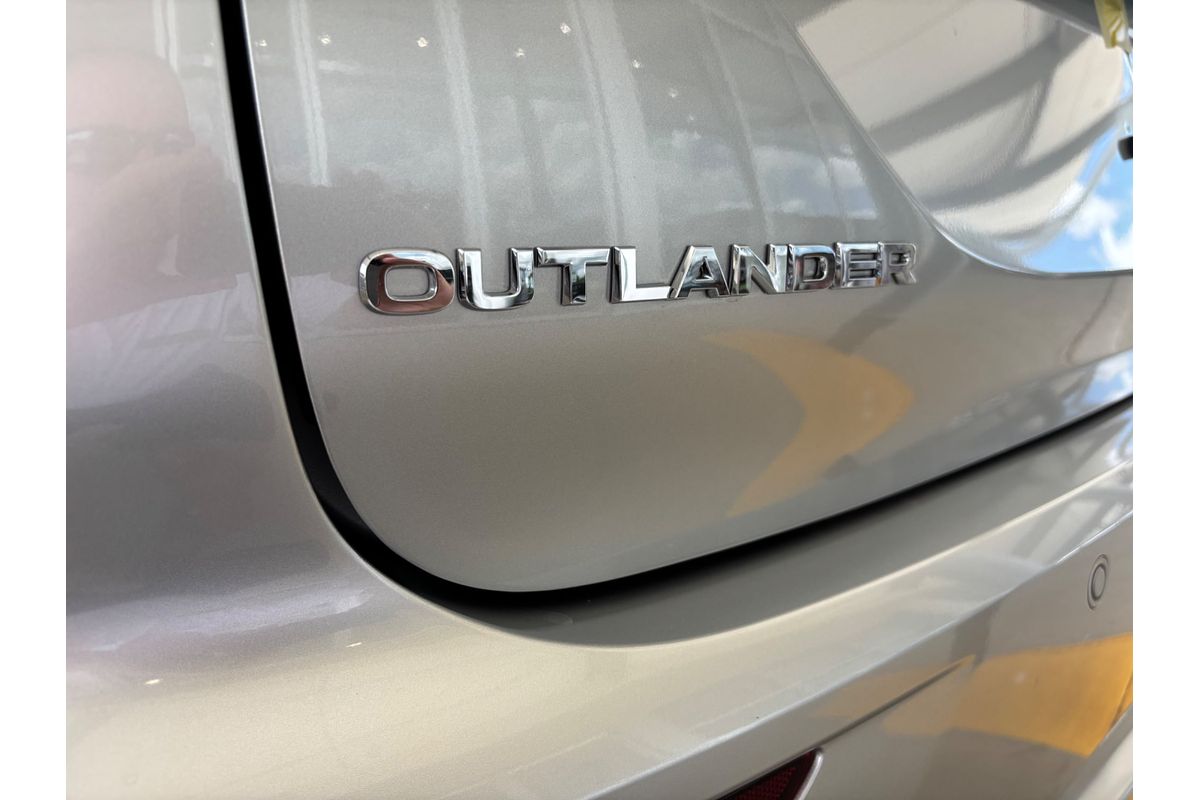 2024 Mitsubishi Outlander Exceed ZM