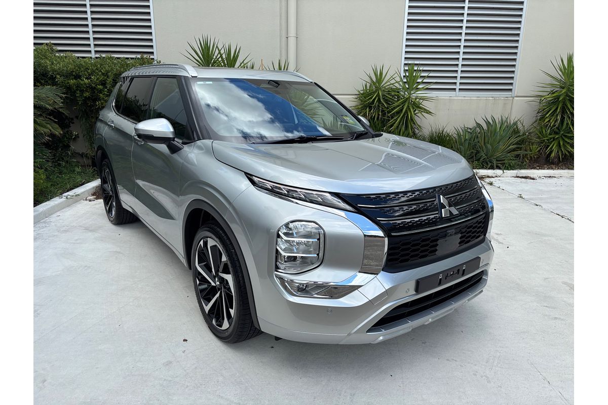 2024 Mitsubishi Outlander Exceed ZM