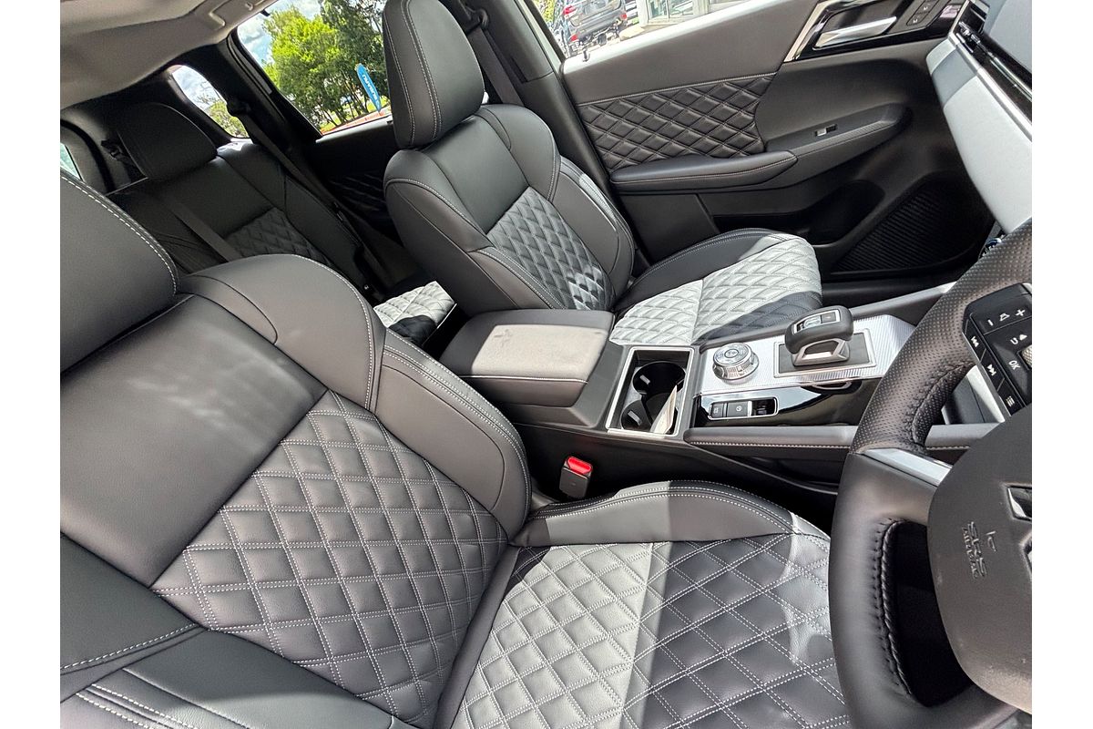 2024 Mitsubishi Outlander Exceed ZM