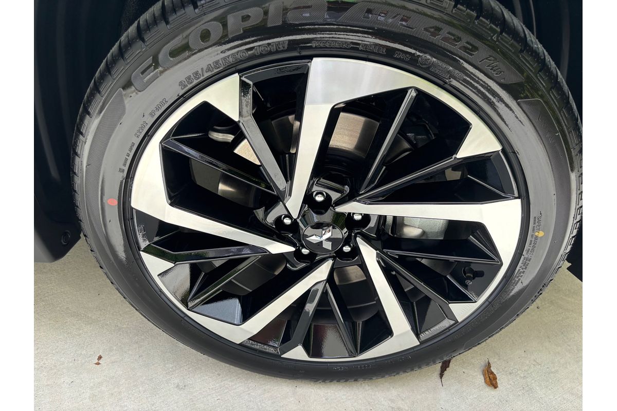 2024 Mitsubishi Outlander Exceed ZM