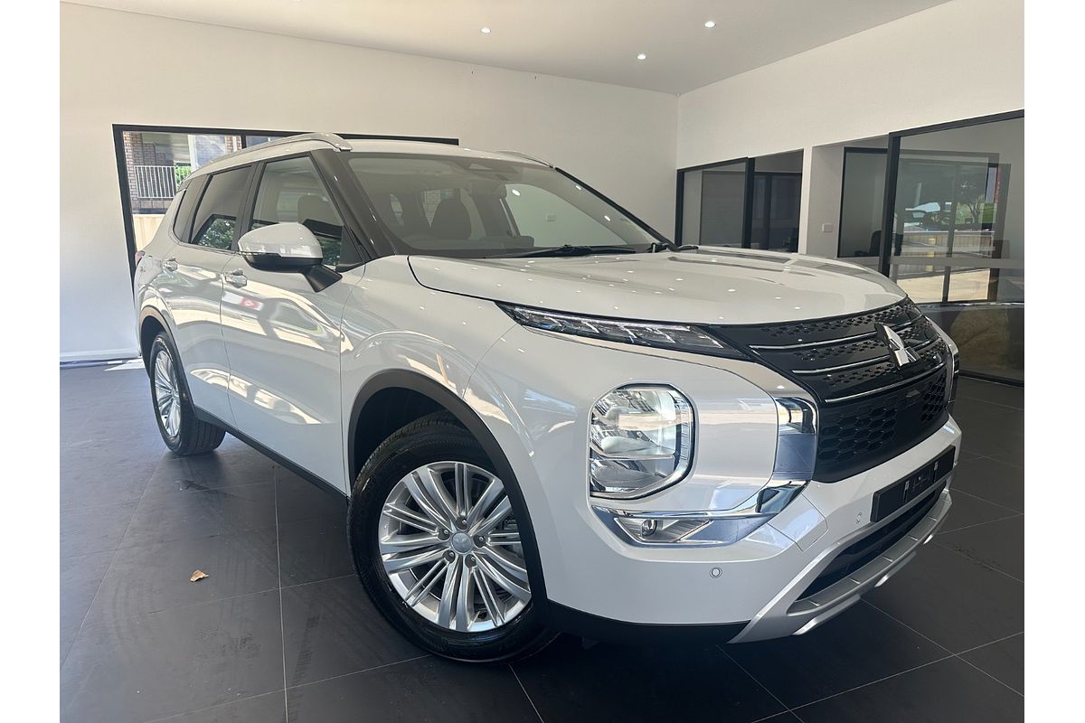 2024 Mitsubishi Outlander LS ZM