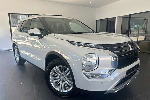 2024 Mitsubishi Outlander LS ZM
