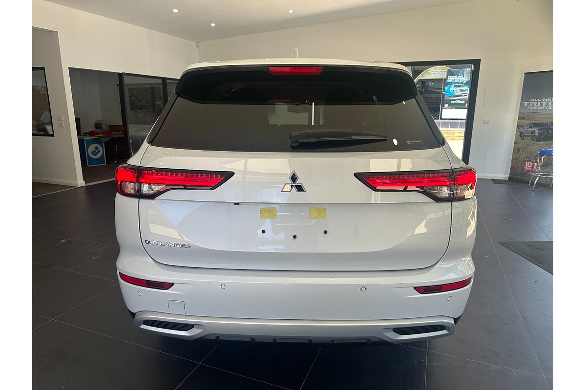 2024 Mitsubishi Outlander LS ZM