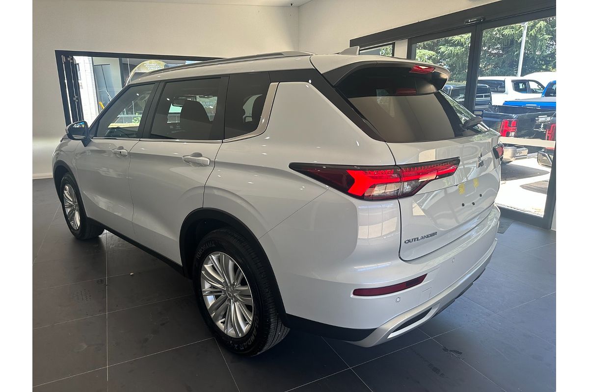 2024 Mitsubishi Outlander LS ZM