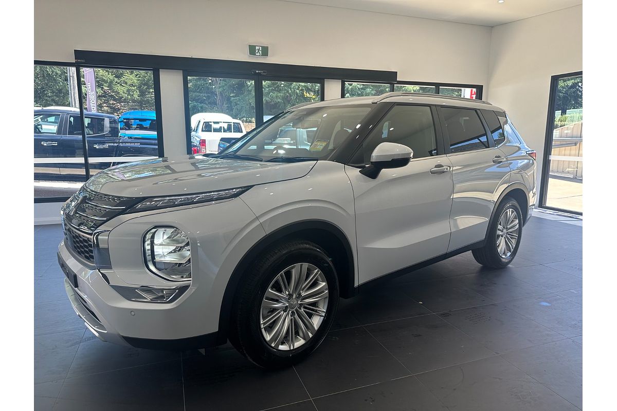 2024 Mitsubishi Outlander LS ZM