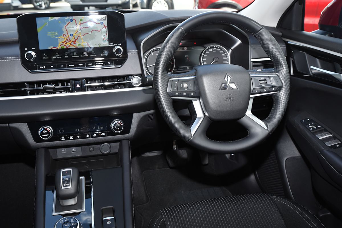 2024 Mitsubishi Outlander LS ZM