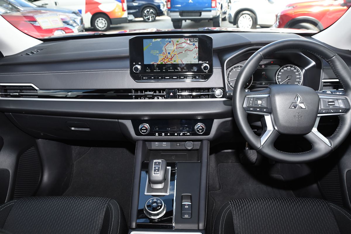 2024 Mitsubishi Outlander LS ZM