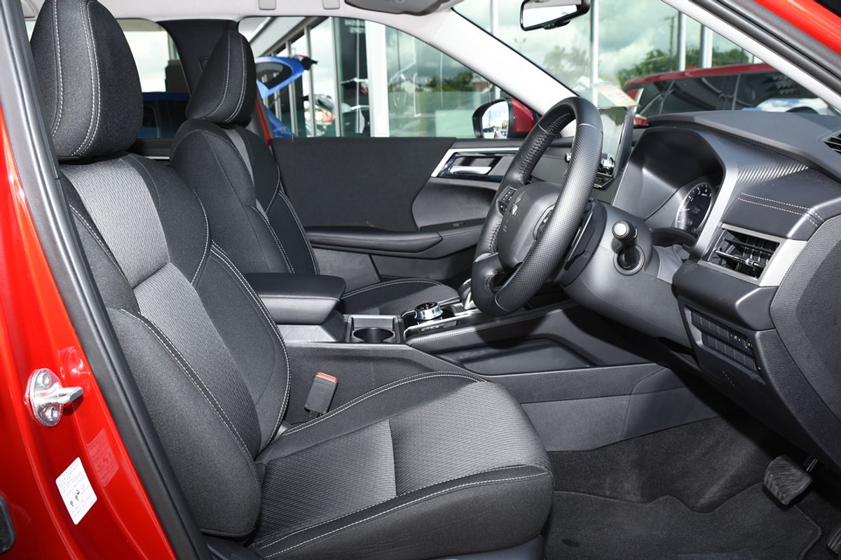 2024 Mitsubishi Outlander LS ZM